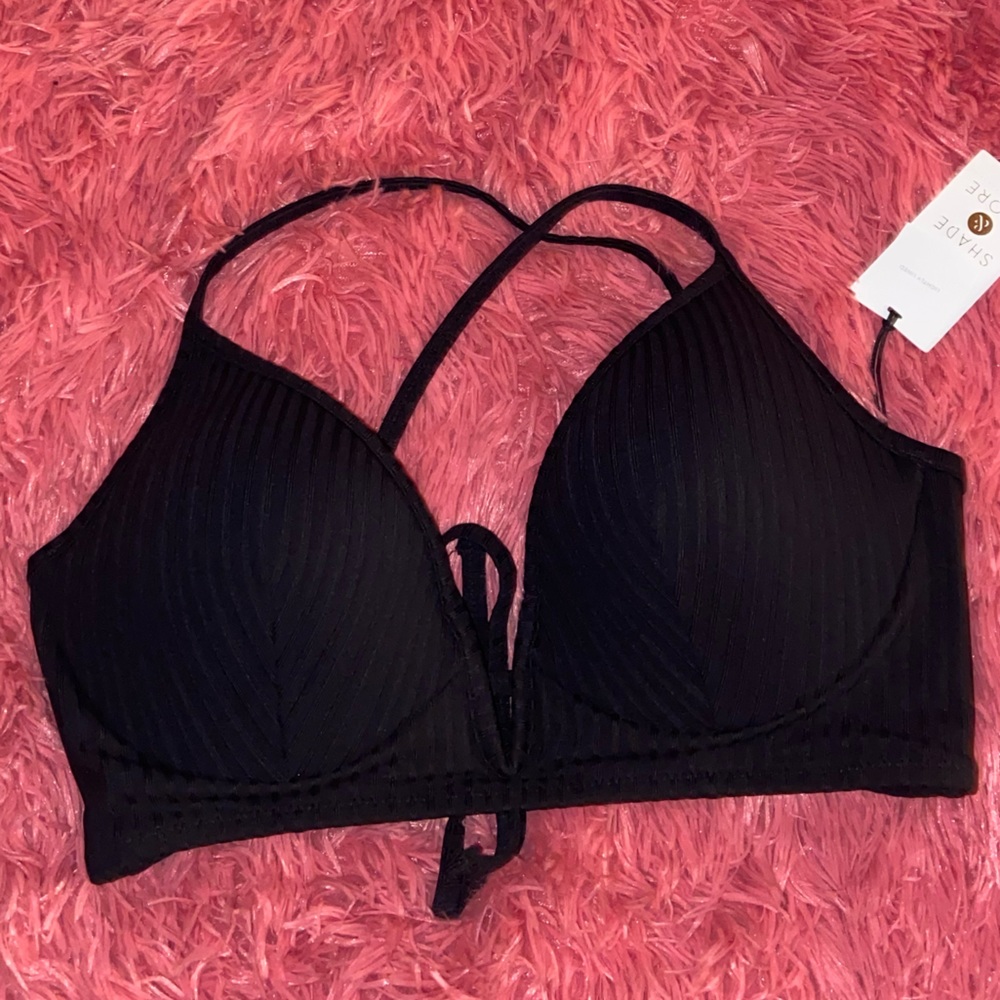 LIGHTLY LINED BLACK SWIM TOP